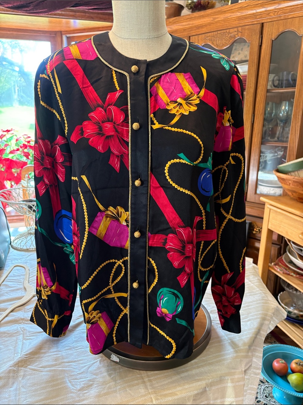 Francesca of Damon vintage women’s 10 silk button down holiday print blouse top